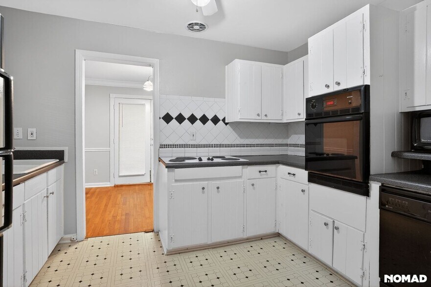 Building Photo - 2644 Pineland Ave