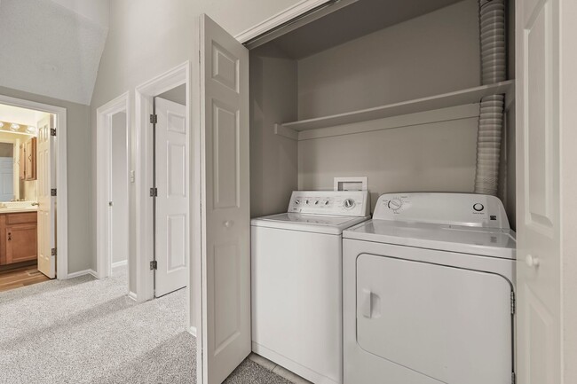 Building Photo - 3 Bedroom Townhouse Close To Ft. Carson