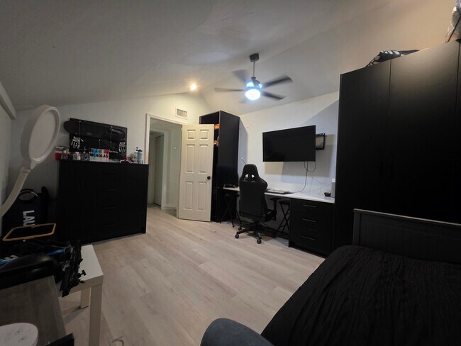 Building Photo - 3425 Timberwood Cir