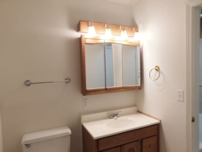 Building Photo - 4 Bedroom Home in El Dorado minutes from D...