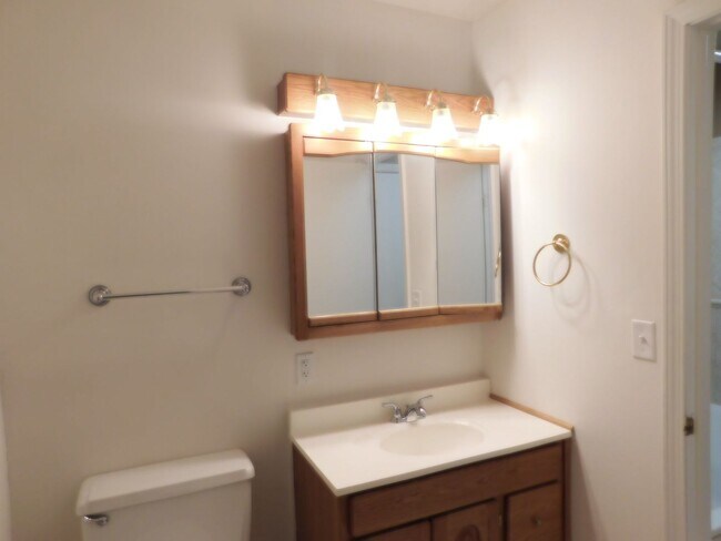 Building Photo - 4 Bedroom Home in El Dorado minutes from Down Town!