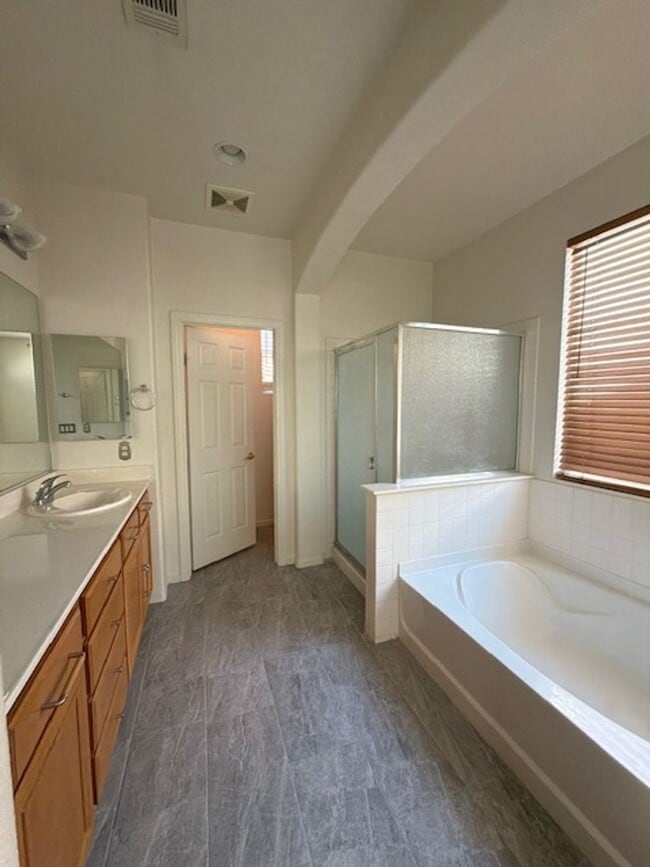 Building Photo - One story house in Summerlin with 3 bedrooms