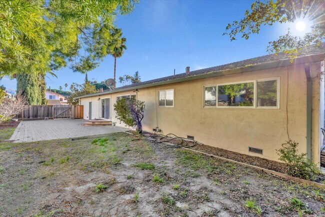 Building Photo - 40307 San Sebastian Pl