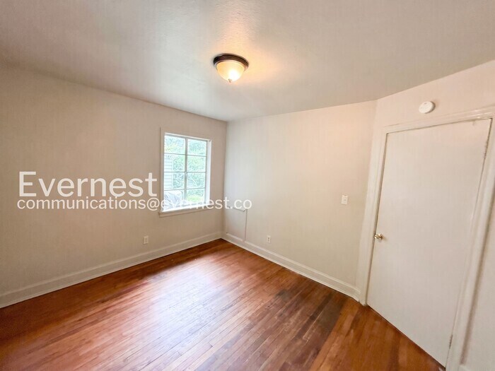 Building Photo - 848 Vanderbilt St