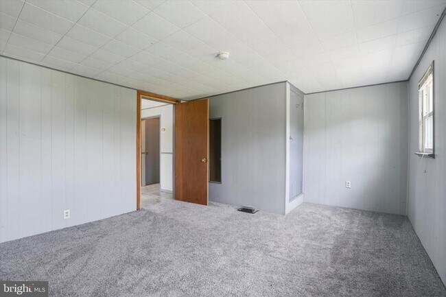 Building Photo - 847 Faust Rd