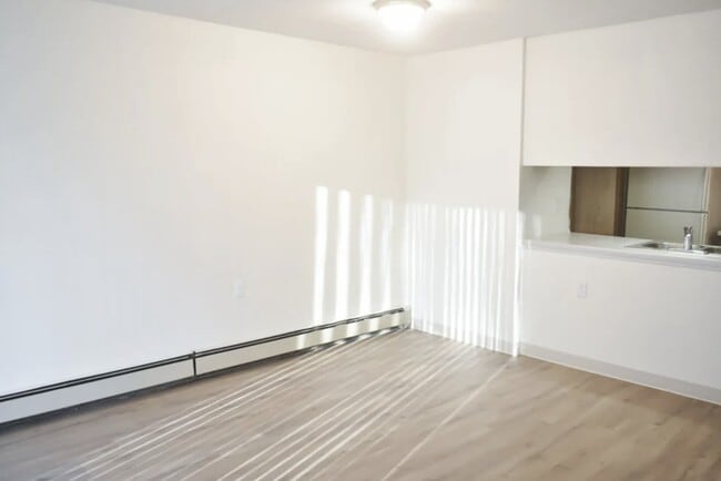 Building Photo - 839 S Clinton St