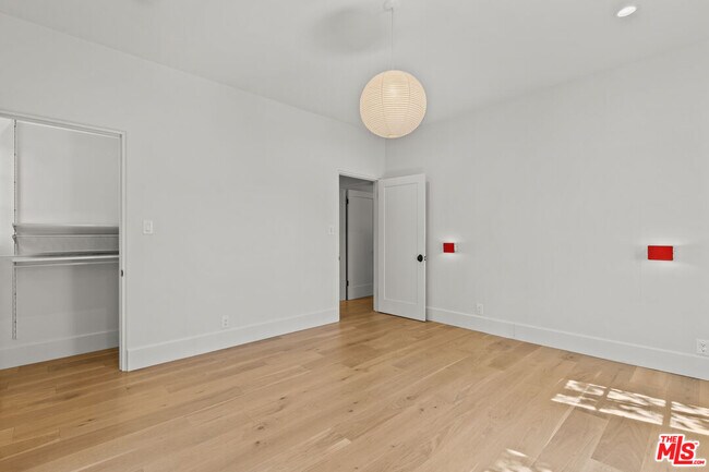 Building Photo - 6484 Ivarene Ave