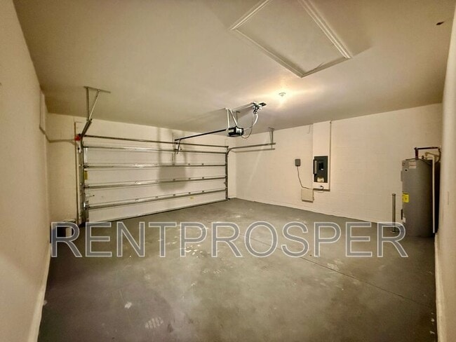 Building Photo - 930 Summer Glen Dr