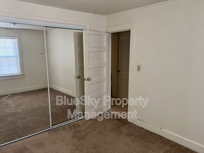 Building Photo - 1305 Cherry Ave