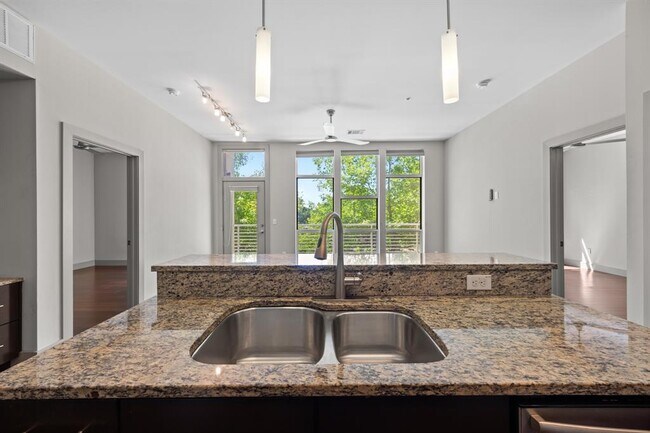 Building Photo - 1320 Robert Browning St