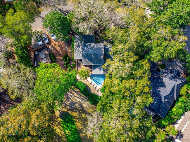 Building Photo - 8 Heath Dr