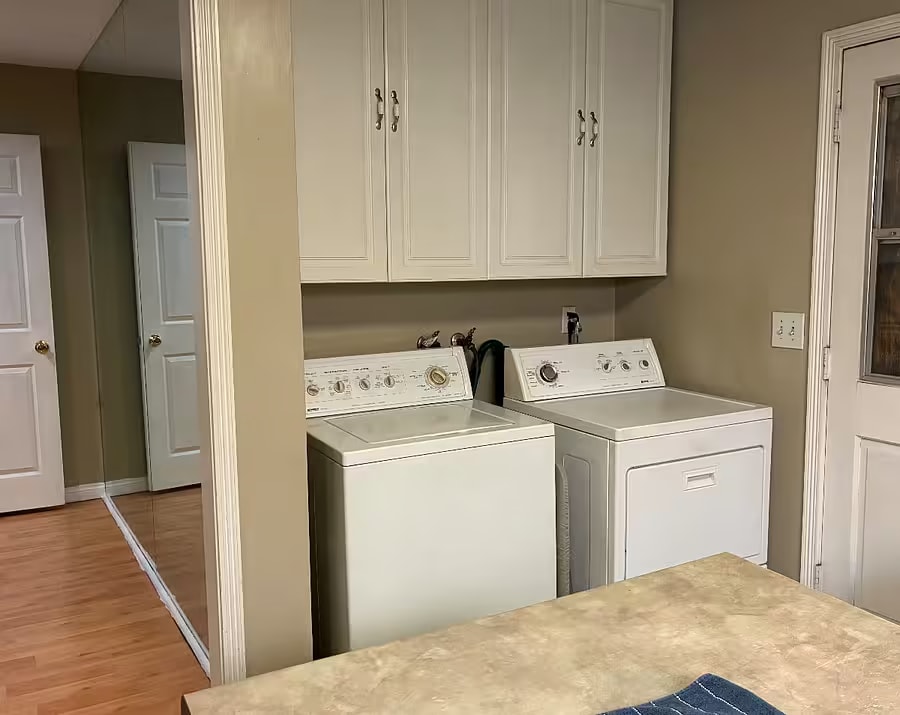 Washer/Dryer - 3457 Plata St