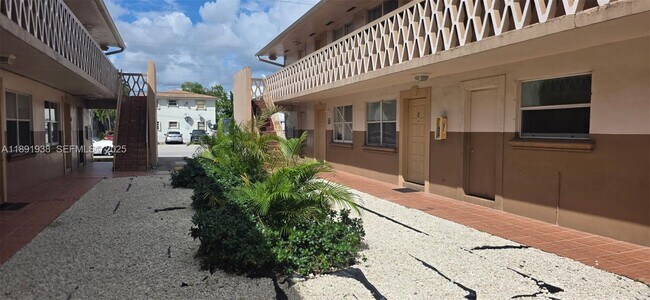 Building Photo - 664 W 29th St