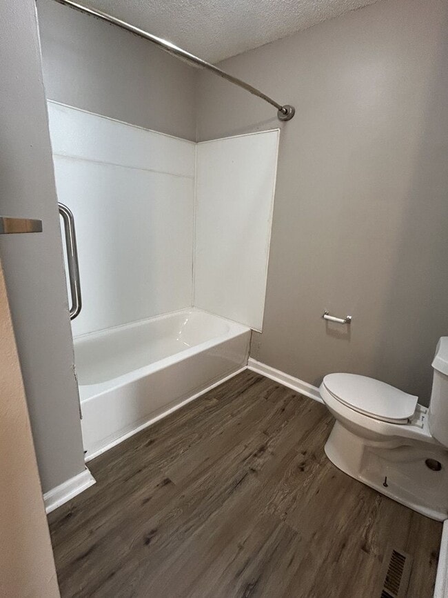 Building Photo - PRE-LEASING!! AVAILABLE JUNE 10TH!!- 2 Bedroom/ 1 Bathroom Duplex