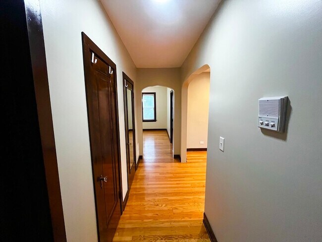Building Photo - 3123 W 55th St