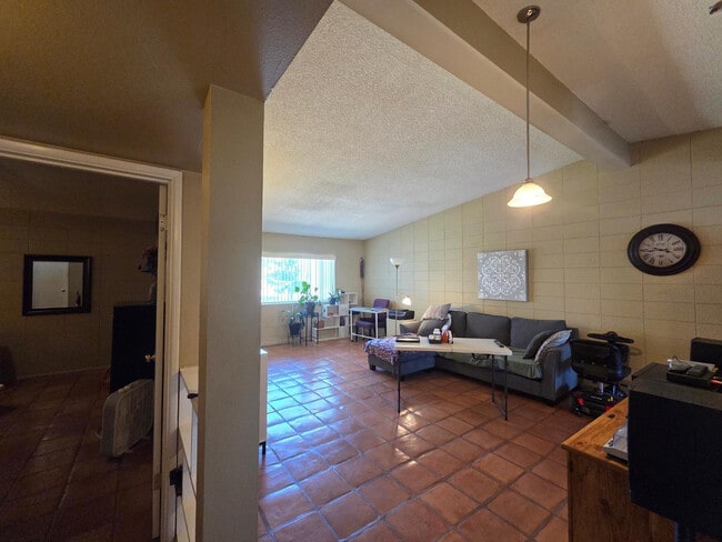 Building Photo - 7045 E Wilshire Dr