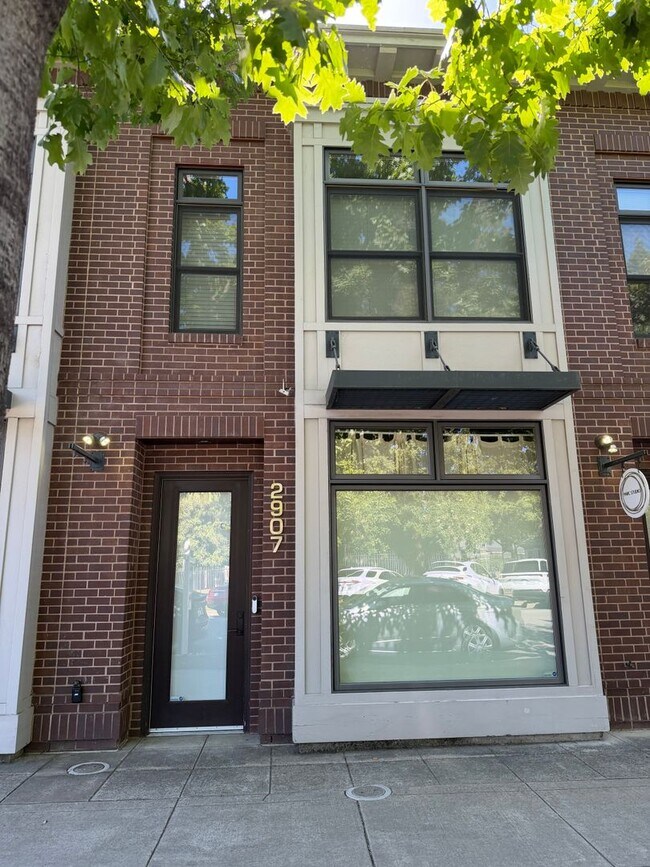 Building Photo - Rare Live/Work or Residential Opportunity in the Heart of North Oak Park!