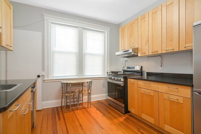 Primary Photo - 91-93-93 Bynner St