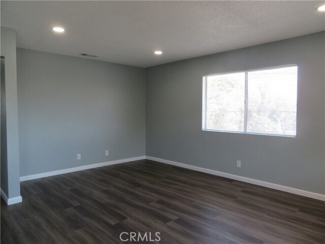 Building Photo - 1151 W 9th St