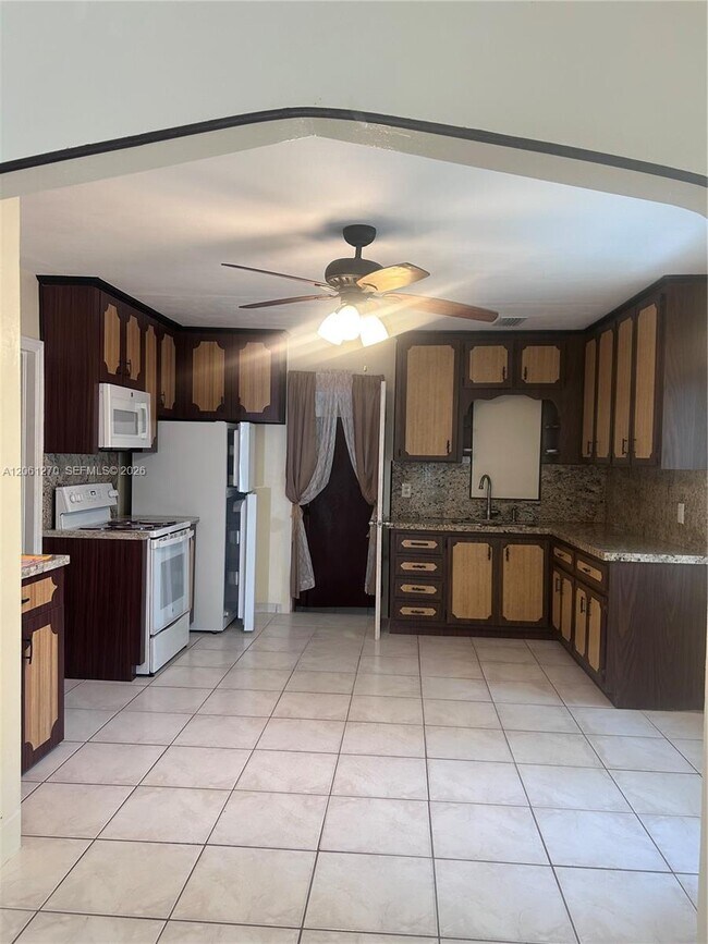 Building Photo - 11108 Peachtree Dr