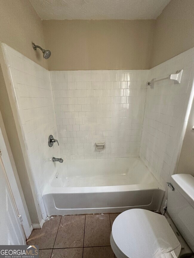 Building Photo - 1011 Hampton Hill Ct