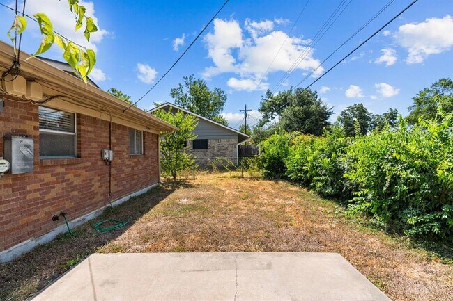 Building Photo - 2205 Lanier Dr