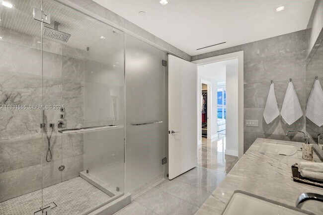 Building Photo - 18501 Collins Ave