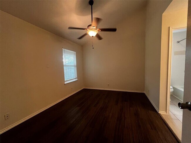 Building Photo - 5101 Meadow Creek Cove