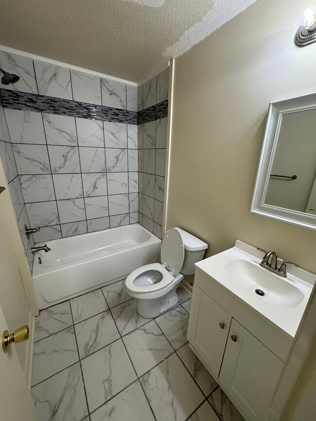 Building Photo - 435 N Church St