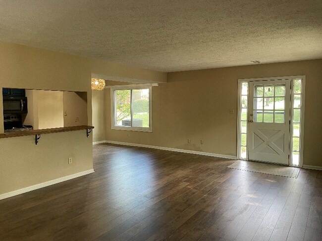 Building Photo - 942 E Waterloo Dr