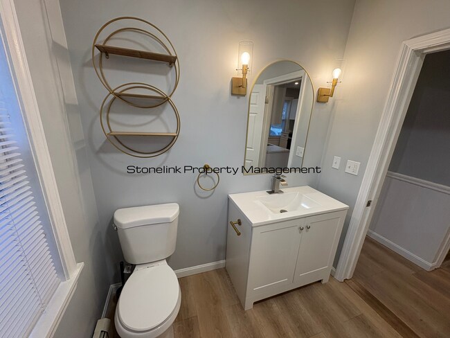 Building Photo - 27 Ferncliff Ave