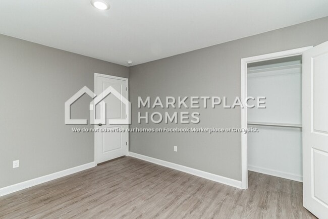 Building Photo - 823 W 20th St