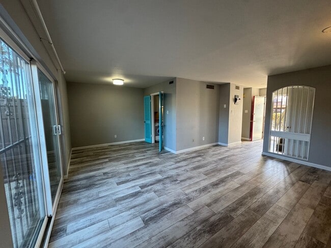 Building Photo - All Utilities Included! Condo in Winrock Villas