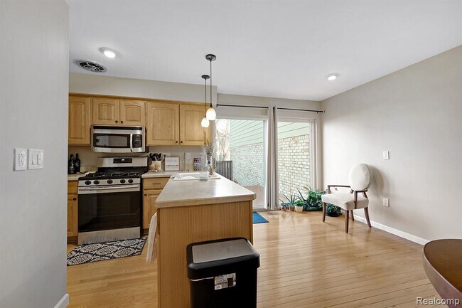 Building Photo - 2050 Wickham St