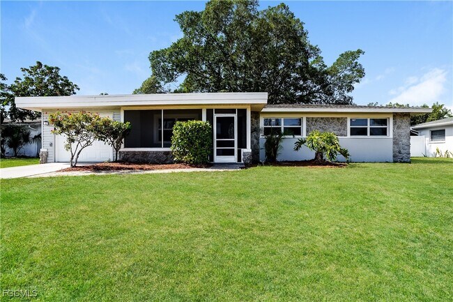 Primary Photo - 330 SE 46th Ln