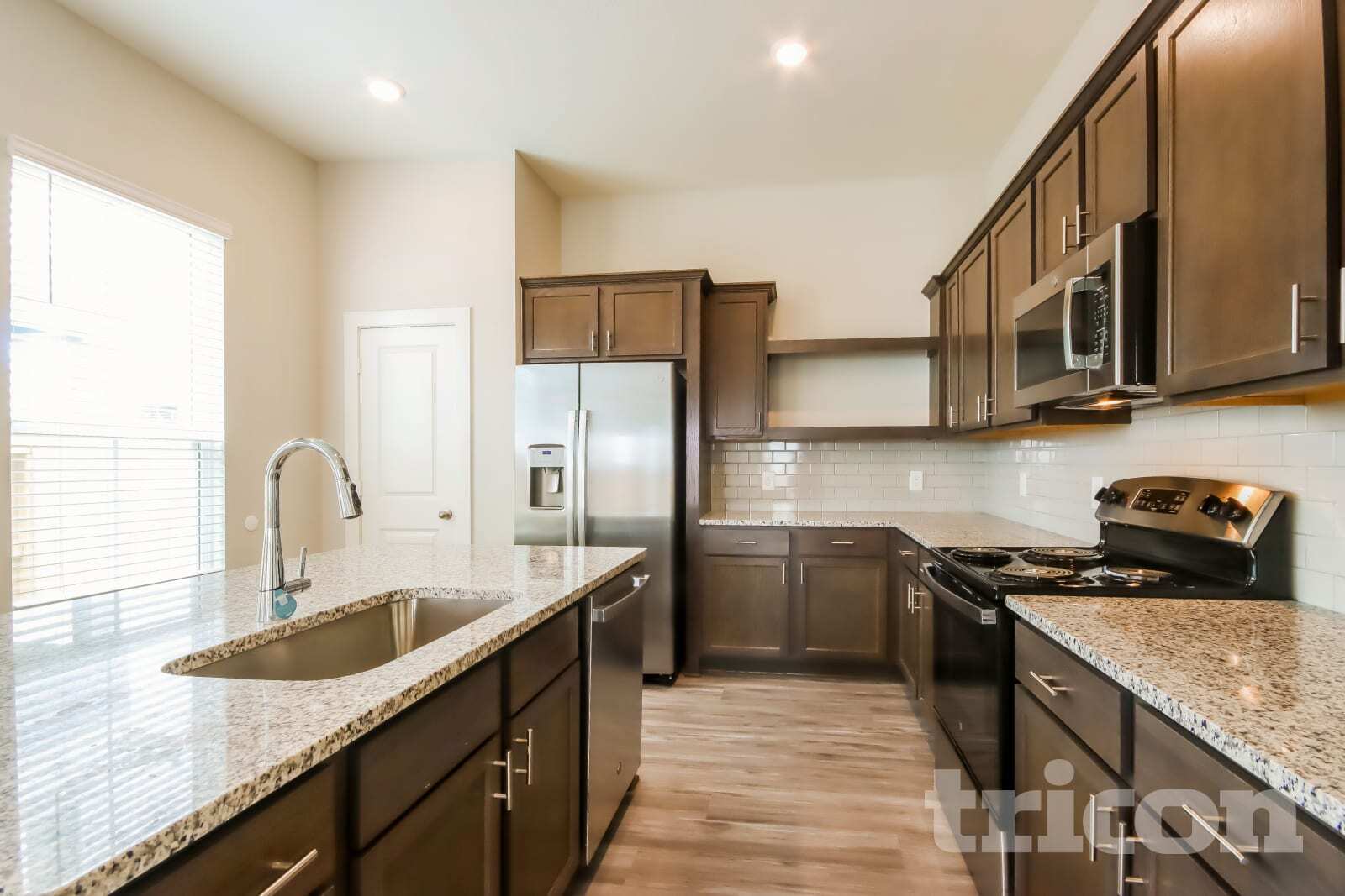 Building Photo - 9835 Willow Creek Commerce Dr