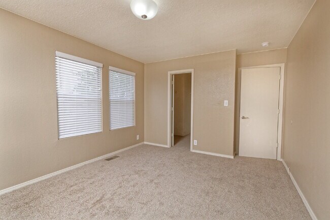 Building Photo - I-40 freeway access nearby. Couple blocks ...