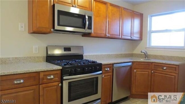 Building Photo - 28 Kensington Dr