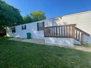 Building Photo - 5012 Shoreline Cir W