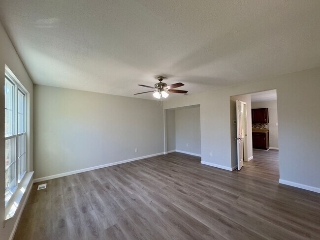 Building Photo - Charming 3 Bedroom/2.5 Bathroom in Parkville, MD!