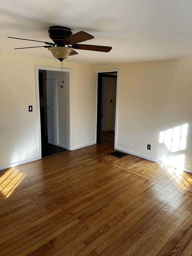 Living room/den - 969 Purchase Brook Rd