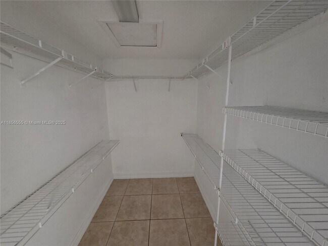 Building Photo - 15564 SW 63rd Ter