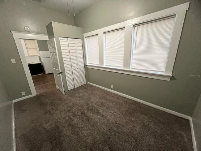 Building Photo - 3021 Sanchez St