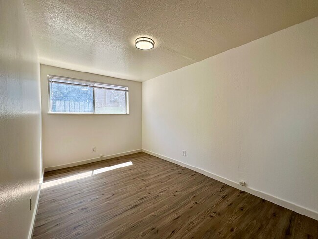 Building Photo - 660-664 Precita Avenue