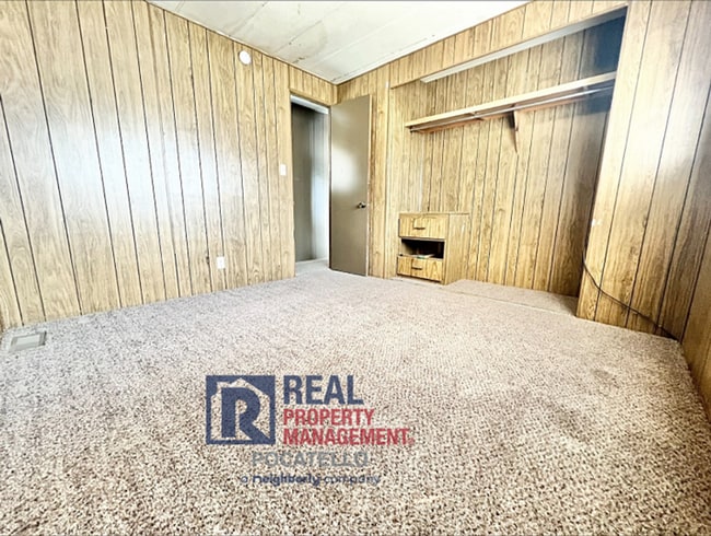 Building Photo - 2 Bedroom 1 Bath Mobile Home - Pets negotiable