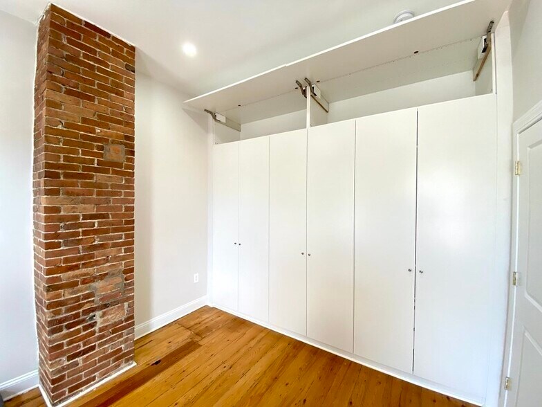 Building Photo - 258 W Broadway