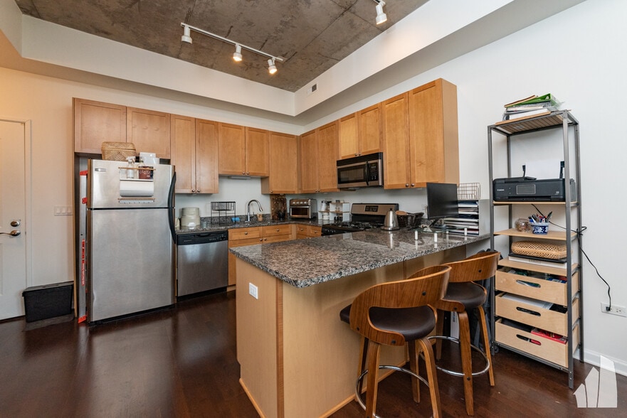 Building Photo - 1464 S Michigan Ave