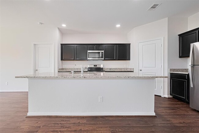 Building Photo - 1025 Banyon Tree Ln
