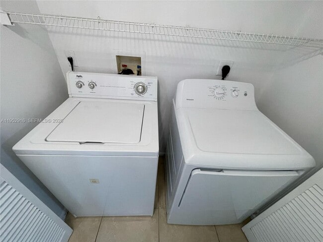 Building Photo - 4840 N State Rd 7