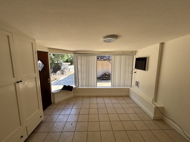 Building Photo - Unique 3-bedroom home plus bonus room & lo...